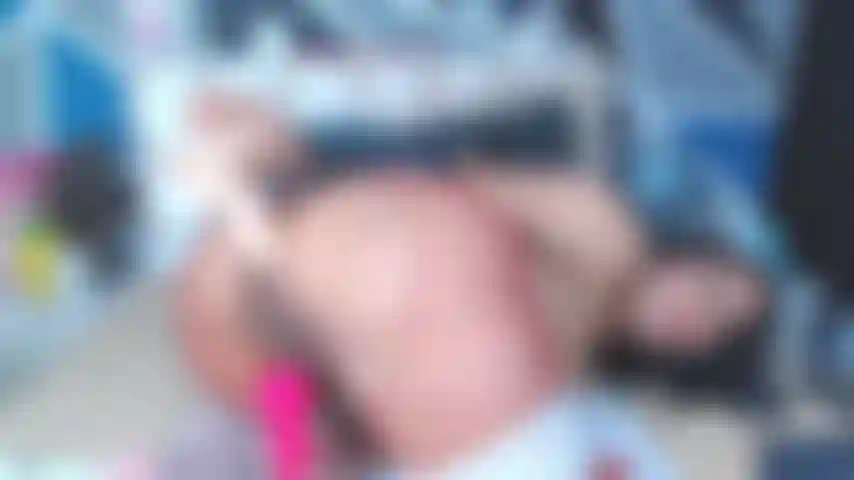 Frotando clítoris, juguete anal y boquiabierta.