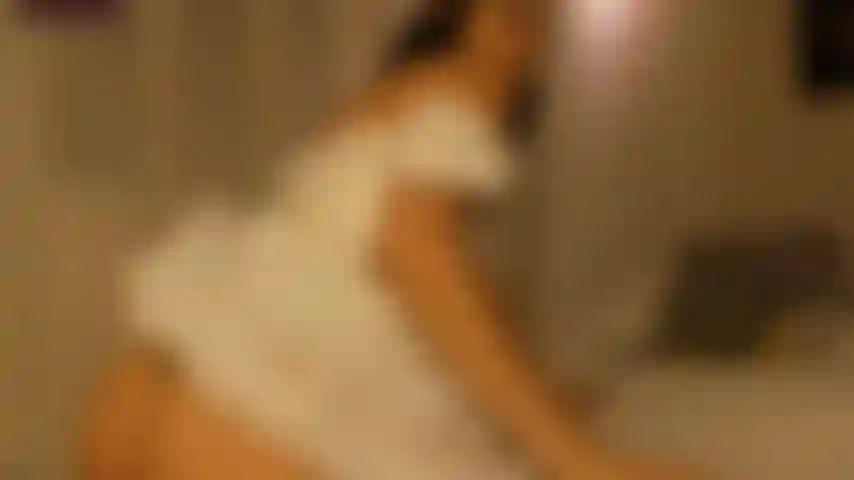 Haciendo rebotar mi enorme culo.