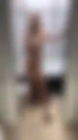 Nude mirror selfie video before I jump in the bath, do you like my hourglass figure?