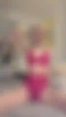 Imagíname rebotando y moviéndome sobre tu polla como una chica buena.