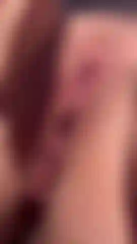 De cerca zoom en coño mojado con semen.