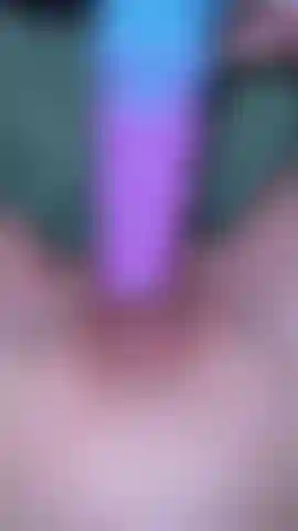 Follando mi monstruosa y gruesa polla de unicornio gimiendo.