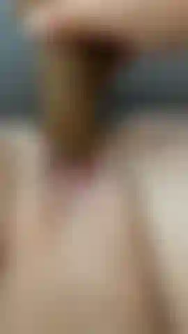 30 Segundos de mi dulce coño mojado con consolador (gemidos).
