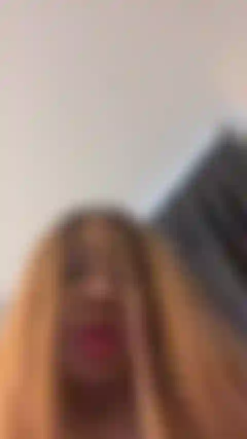 Me encanta el sabor de mi coño.