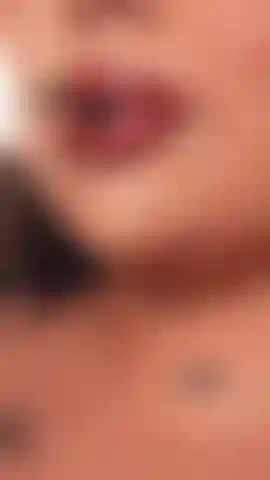 Brhiana, chubby latina con mirada coqueta y vibra elegante. Un clip corto, sensual y con actitud.