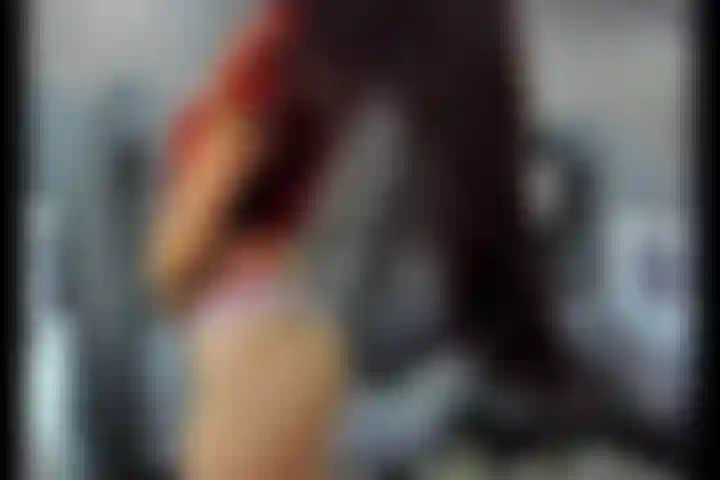 Cepillando_mi_cabello_largo.