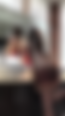 Sola en mi baño sin bragas.