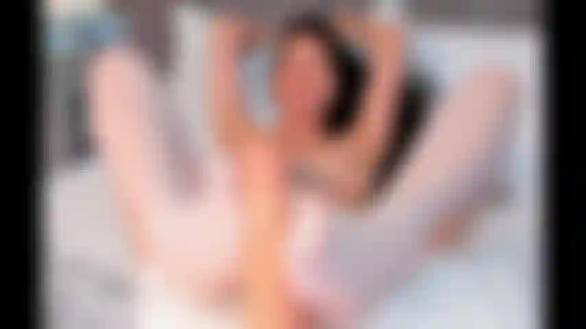 Haciéndote correrte con mis calcetines.