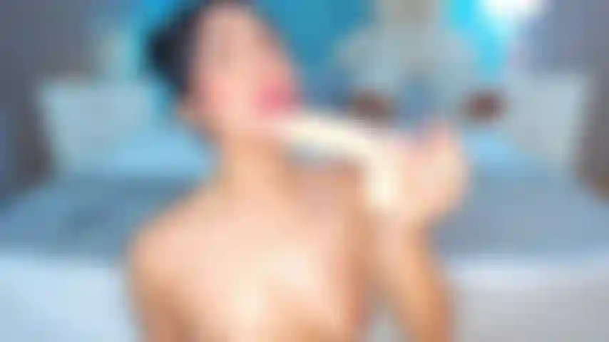 No sé qué me pasó, pero quería hacértelo sin control. Terminé babeando, gimiendo mientras lo hacía, y tú simplemente me agarraste la cabeza como si fuera tuya. Esta no fue una mamada normal, fue una mamada desordenada. ¿Te atreves a verla completa?