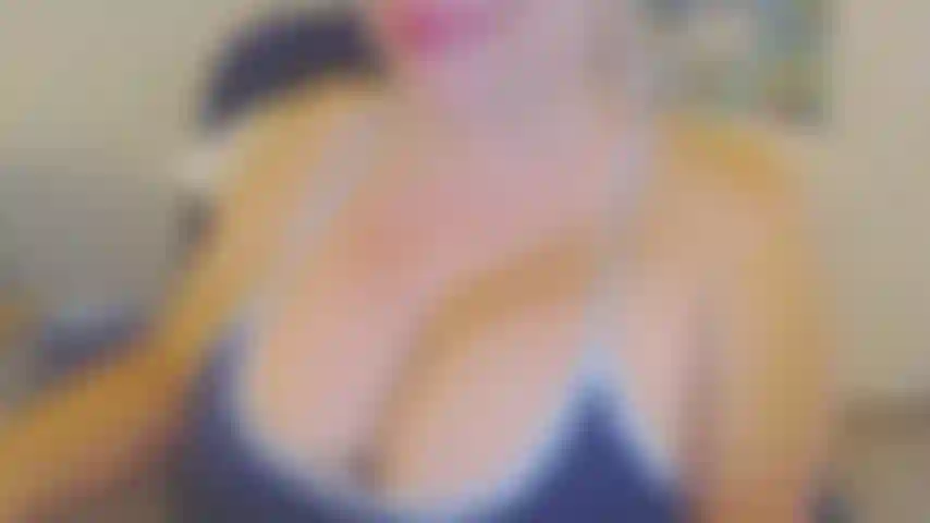 Bbw aceitando enormes tetas y trasero.