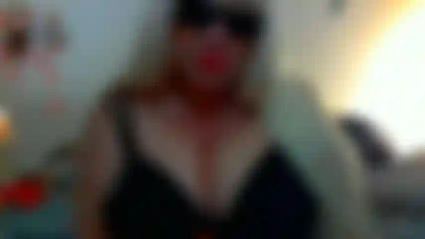 El novio de la hija se deja seducir por su madre.