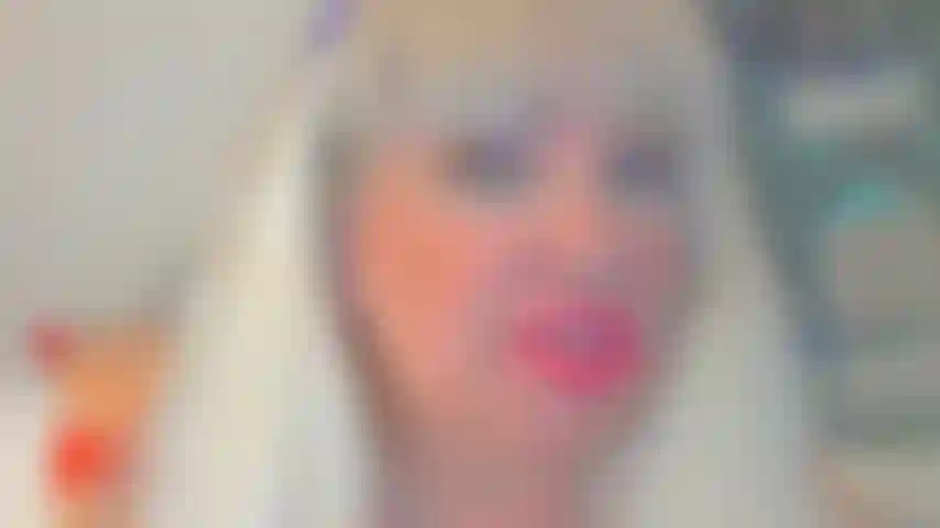 La madrastra le da una mamada al hijastro y su amigo bbc.