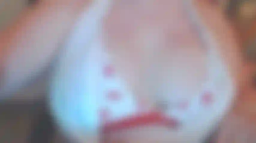 ¡Chupa mis enormes tetas! Lame mi coño peludo. ¡Mira cómo abro mi sucio agujero del culo y me tiro un pedo en tu cara!