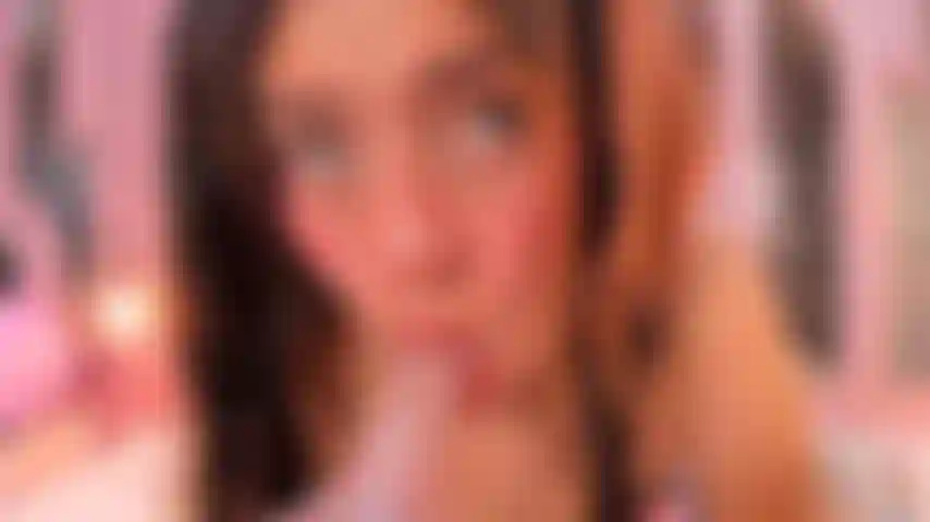 Mi boca quiere tener tu polla dentro, llenarla de saliva y excitarte tanto que me folles tan fuerte hasta rociarme con toda tu leche.