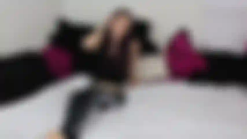 V305 ombligo lleno de semen.