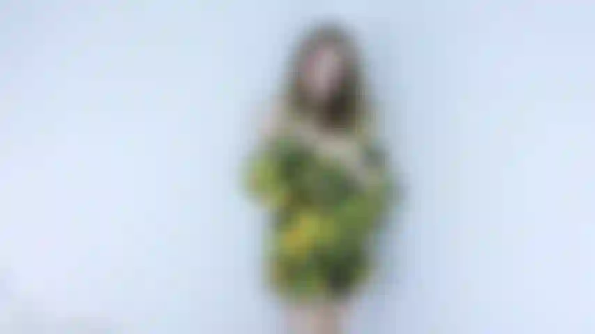 V530 estirando mi coñito para ti.