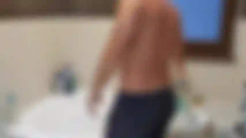 Estaba a punto de tomar una ducha después de mi entrenamiento y luego tuve una mejor idea.