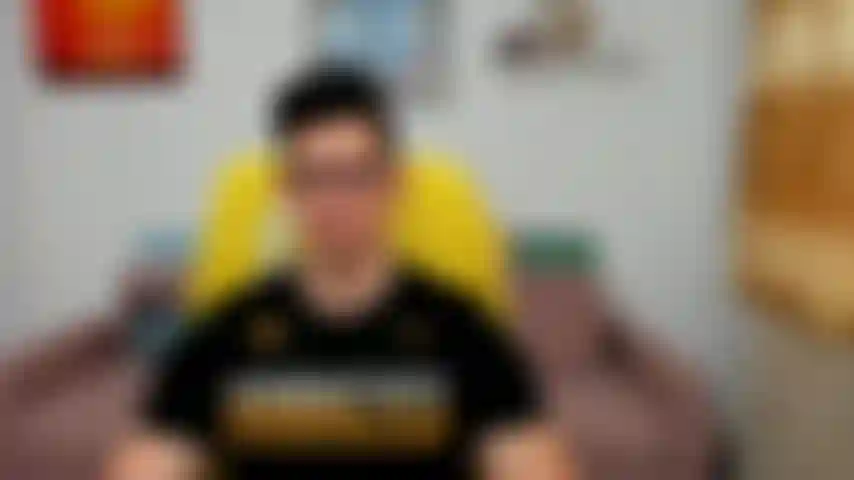 Masturbándome y balanceando esa polla frente a la cámara, primeros planos.