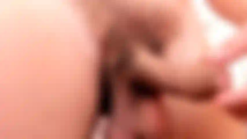 Primer plano de mi polla, testículos, prepucio y vello púbico.