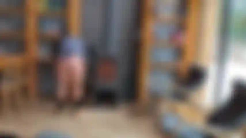 Traigo algo de "madera" para encender el "fuego" para ti. ¡Obsérvame en acción, papi!