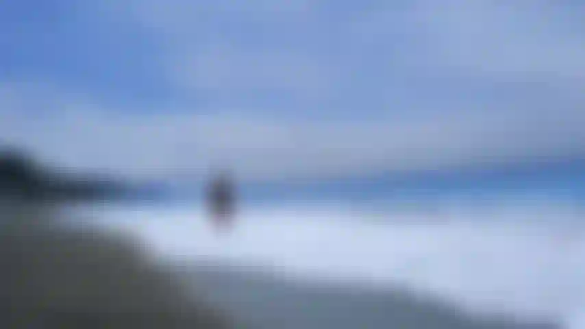 Caminando desnudo en una de las playas más hermosas que he visto.