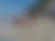 Flexiones en la playa, andar desnudo, mojarme, tomar el sol.