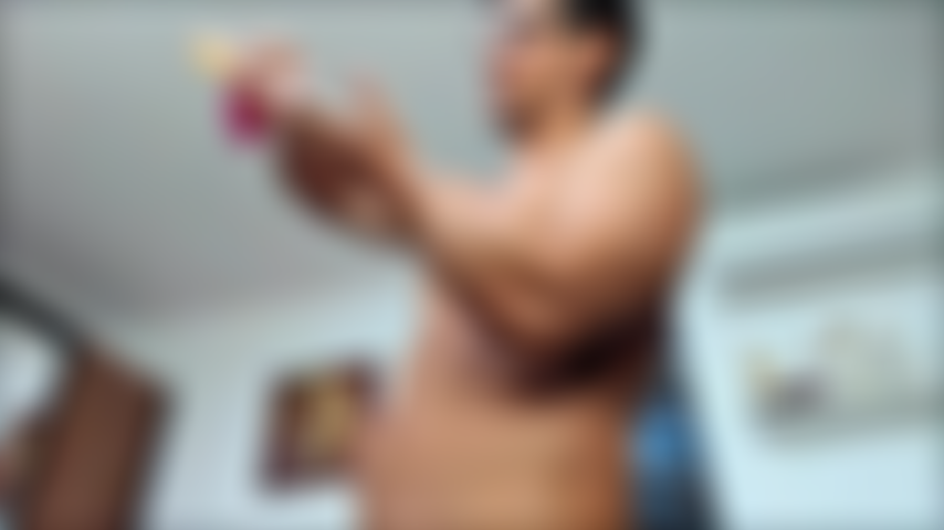 Me meto un juguete en el culo y te muestro cómo me follo un Fleshlight.