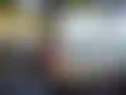 Verano de 2019 en una playa rocosa a la sombra, lavándome.