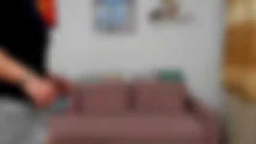 Masturbándome y disparando una corrida por todo mi vello púbico.