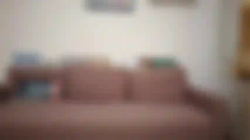 Headstand con calzas blancas puestas.