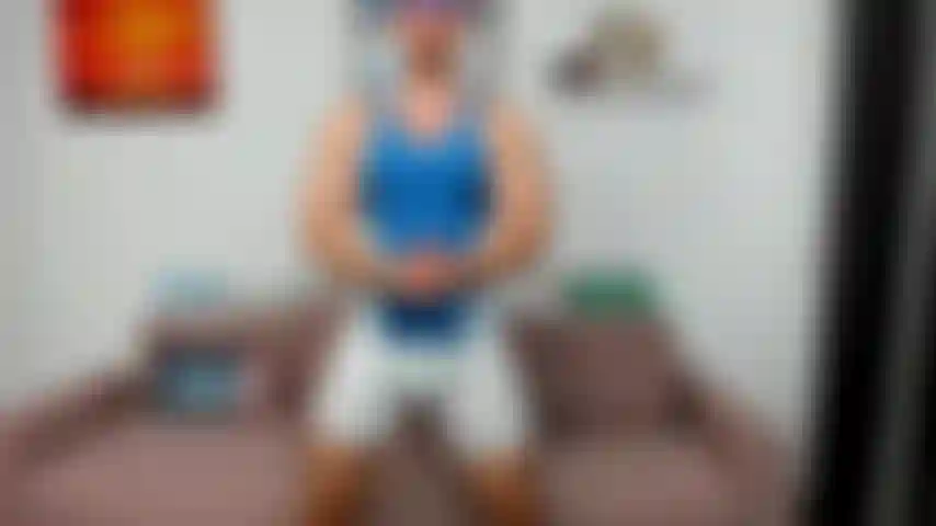 Follándote en mi sofá y disparando una buena corrida.