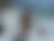 Desnudo con las olas.