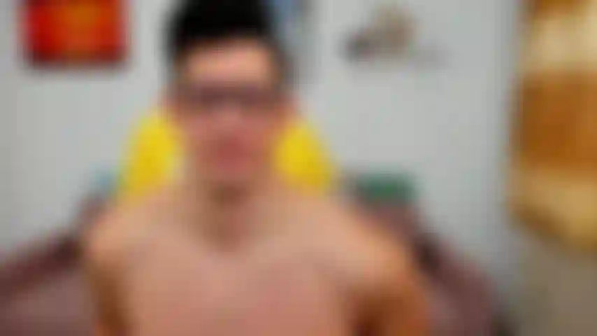 Masturbándome, mostrando mi polla, hablando sucio, rebotando esas bolas grandes.