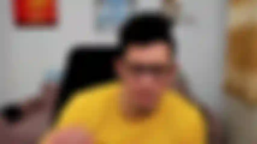 Masturbándome en la cámara.