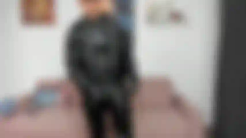 Bulge teasing in full leather outfit. It felt so good touching myself whilst my cock was getting hard in my leather pants.