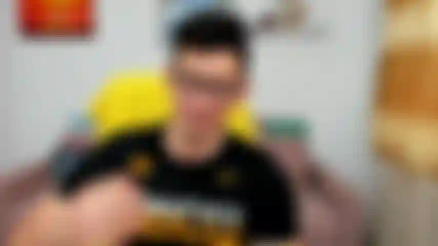 Juego de roles con un amigo sobre los dos follándonos a una chica mientras su esposo nos mira.