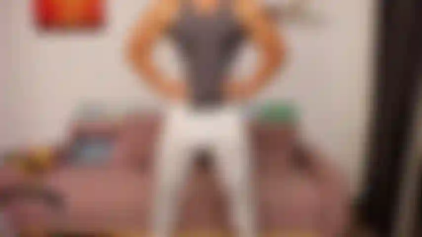 Aceitando mi cuerpo, haciendo que mis músculos brillen, luego masturbándome y disparando una carga!