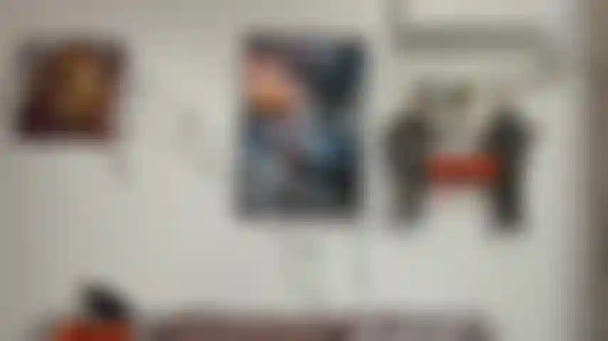 Desnudo, exhibiéndose, en una de las noches antes de halloween.