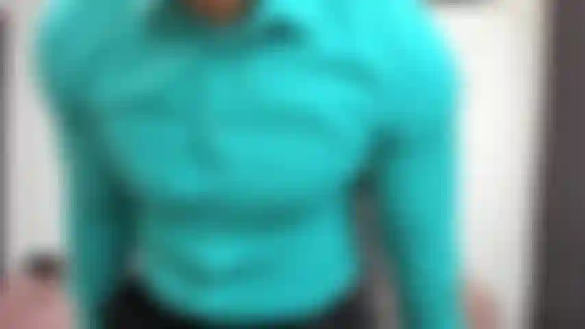 En la oficina me haces tomar un café increíble, pero no sabía que pusiste una poción para que mis músculos crecieran.