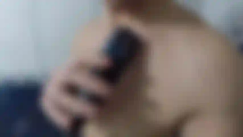 Estoy recortando el vello del pecho ;).