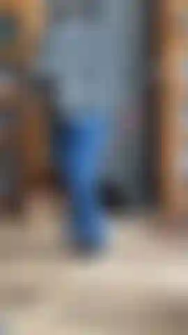 Que enseña a todos cómo hacer un fuego correctamente :))).