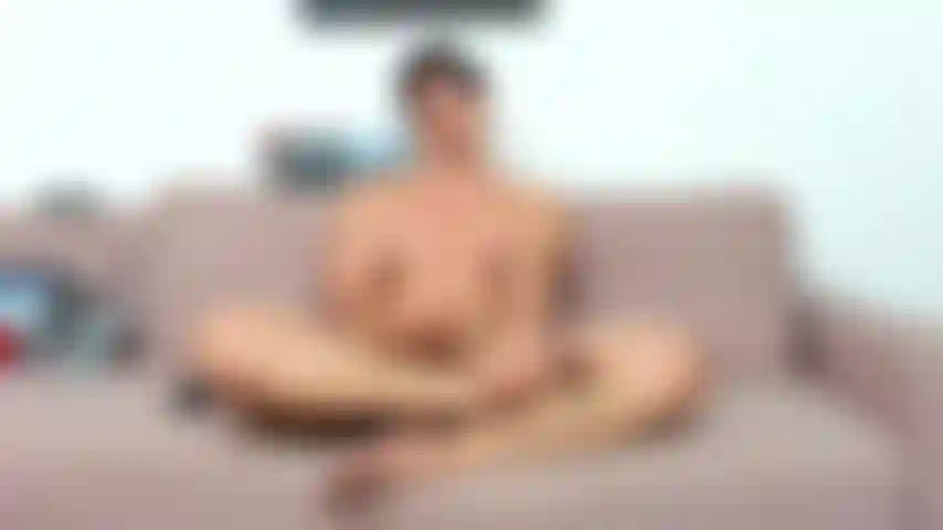 Instrucción para masturbarme y comentarios sucios sobre cómo te follaría el culo.