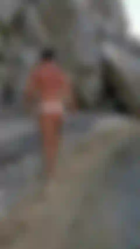 Nado desnudo en el mar.