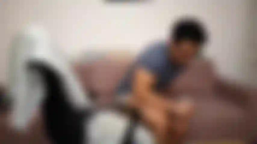 Fumando y mostrando mis pies.