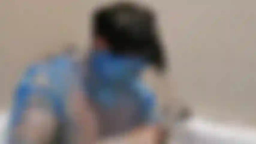 Tomando una ducha para lavar la pintura corporal de mi cuerpo.