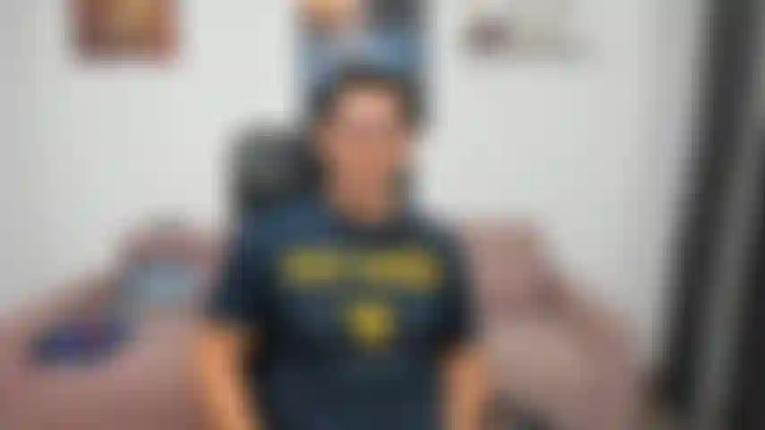 Mostrándole a mi amiguito cómo son las cosas desde lo alto del cielo, así de alto soy... ¿Quieres vivir en ropa interior junto al "pequeño brutus"?