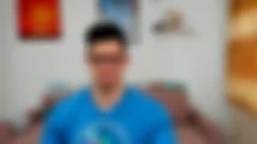 Presumiéndome en daisy dukes y luego masturbándome la polla.