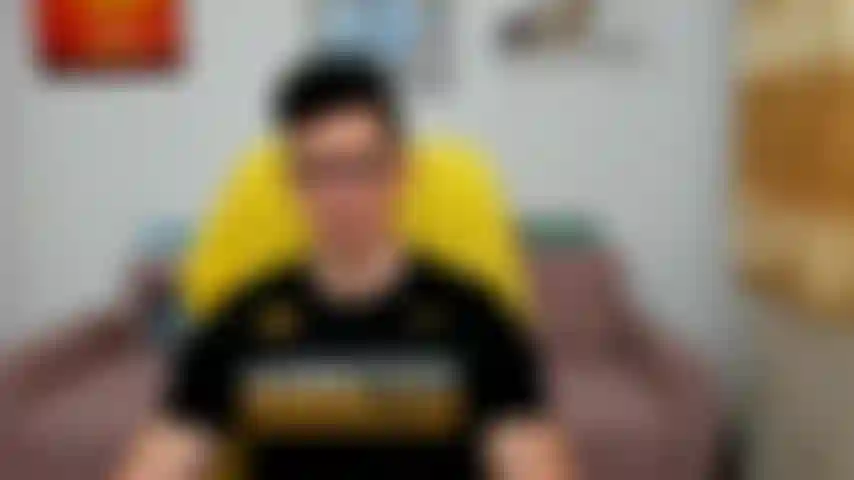 Show grabado - modelando algo de ropa interior.