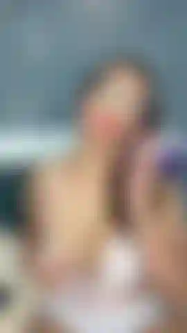 Milf colombiana traviesa y puta que se folla a si misma.