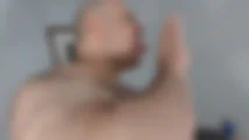 Mira a BullMuscleJoe mostrarte cuánto ama el oral y luego muestra flexionándose para tus placeres!